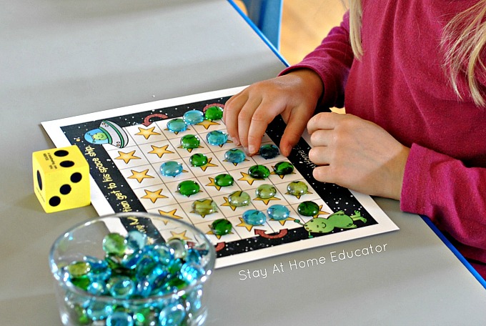 Space theme counting grid games for preschoolers and kindergarten