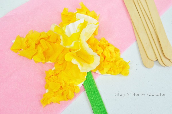 Finished daffodil spring craft for preschoolers
