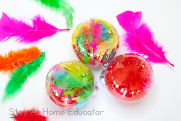 Simple homemade Christmas Ornaments for preschoolers that will help strengthen fine motor skills while giving kids something to cherish! 