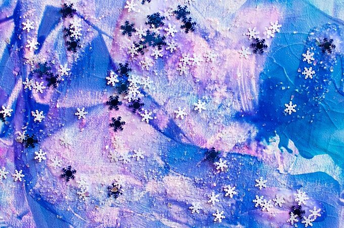 A beautiful winter process art for toddlers project that you will love to keep forever. An art project that also strengthens fine motor skills & colors.