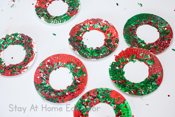 Christmas wreath art | Christmas paper plate wreaths with tissue paper, glitter, glue, and paint | Christmas process art for preschoolers |