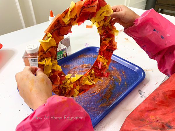fall paper plate crafts for preschoolers, how to make a paper plate wreath, fall arts and crafts for toddlers