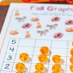 FREE fall graphing printables | fall graphing activities for preschoolers | how to teach preschoolers graphing skills | fall graphing worksheets for kindergarten | fall graphing printables for preschool