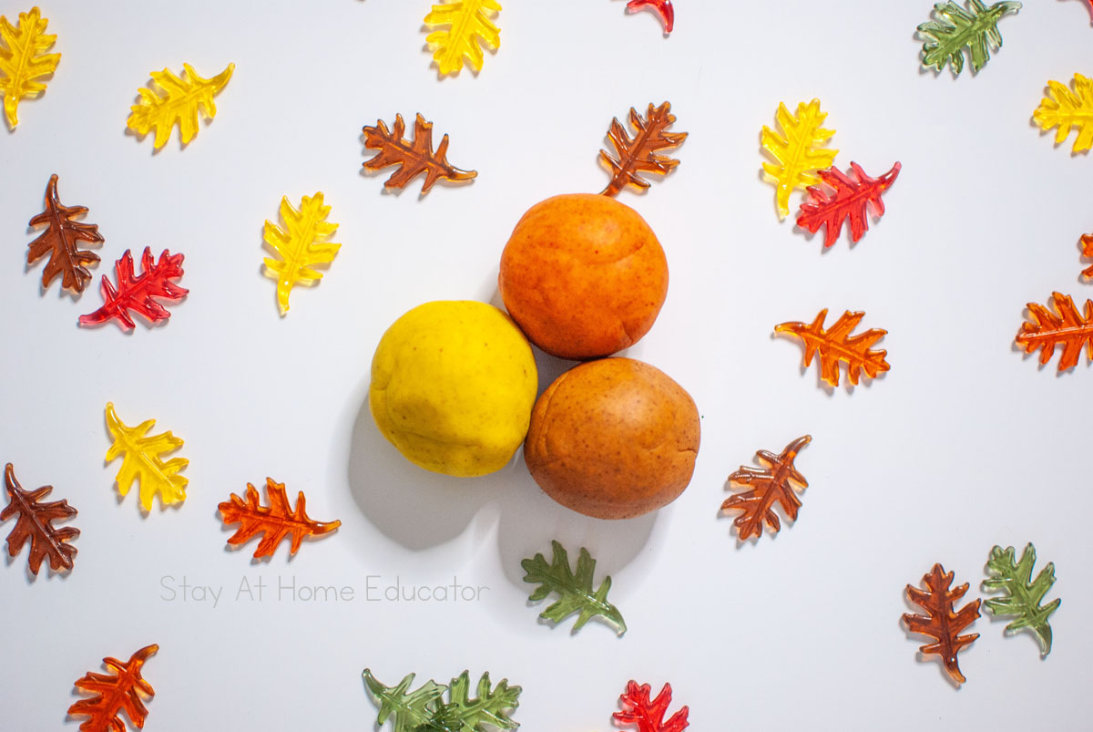autumn playdough ideas | pumpkin spice playdough recipe | fall scented playdough recipes | cinnamon playdough | autumn playdough mats | fall playdough with leaves
