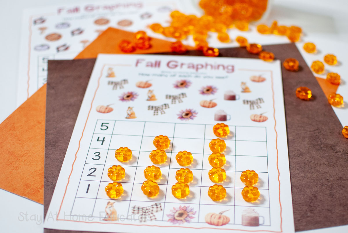 FREE fall graphing printables | fall graphing activities for preschoolers | how to teach preschoolers graphing skills | fall graphing worksheets for kindergarten | graphing pumpkins, mums, and fall bows