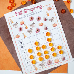 FREE fall graphing printables | fall graphing activities for preschoolers | how to teach preschoolers graphing skills | fall graphing worksheets for kindergarten