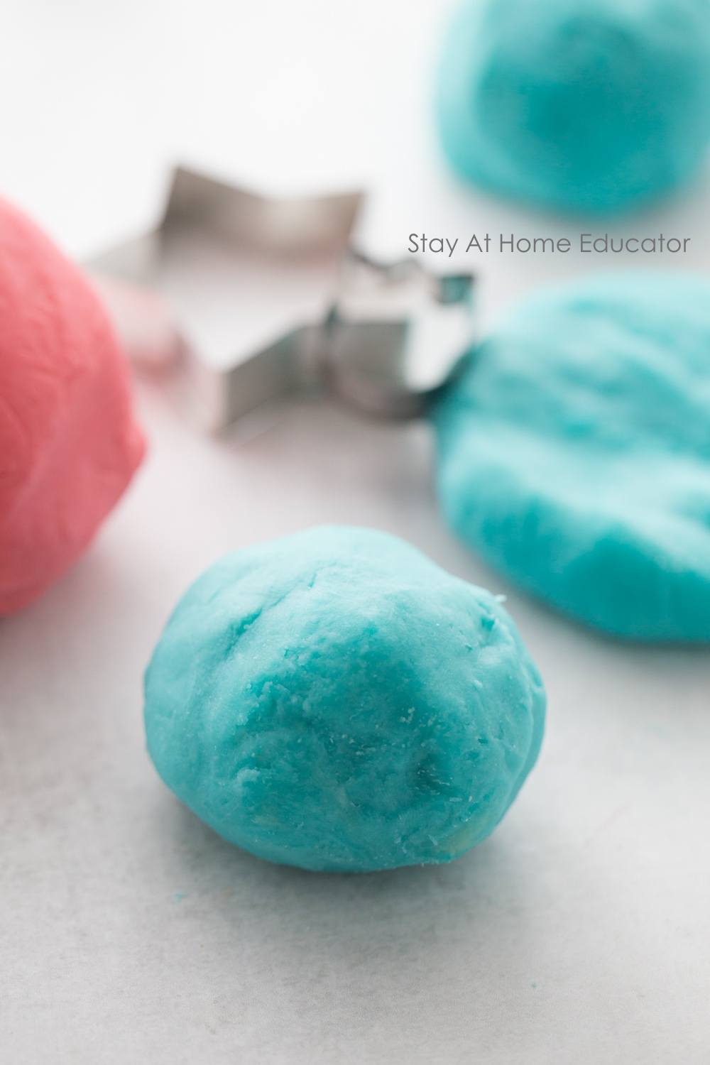 Learn how to make the softest play dough recipe without cream of tartar | Super soft play dough recipe without cream of tartar | corn starch playdough recipe | homemade playdough with cornstarch | soft play dough recipe | how to make playdough with cornstarch