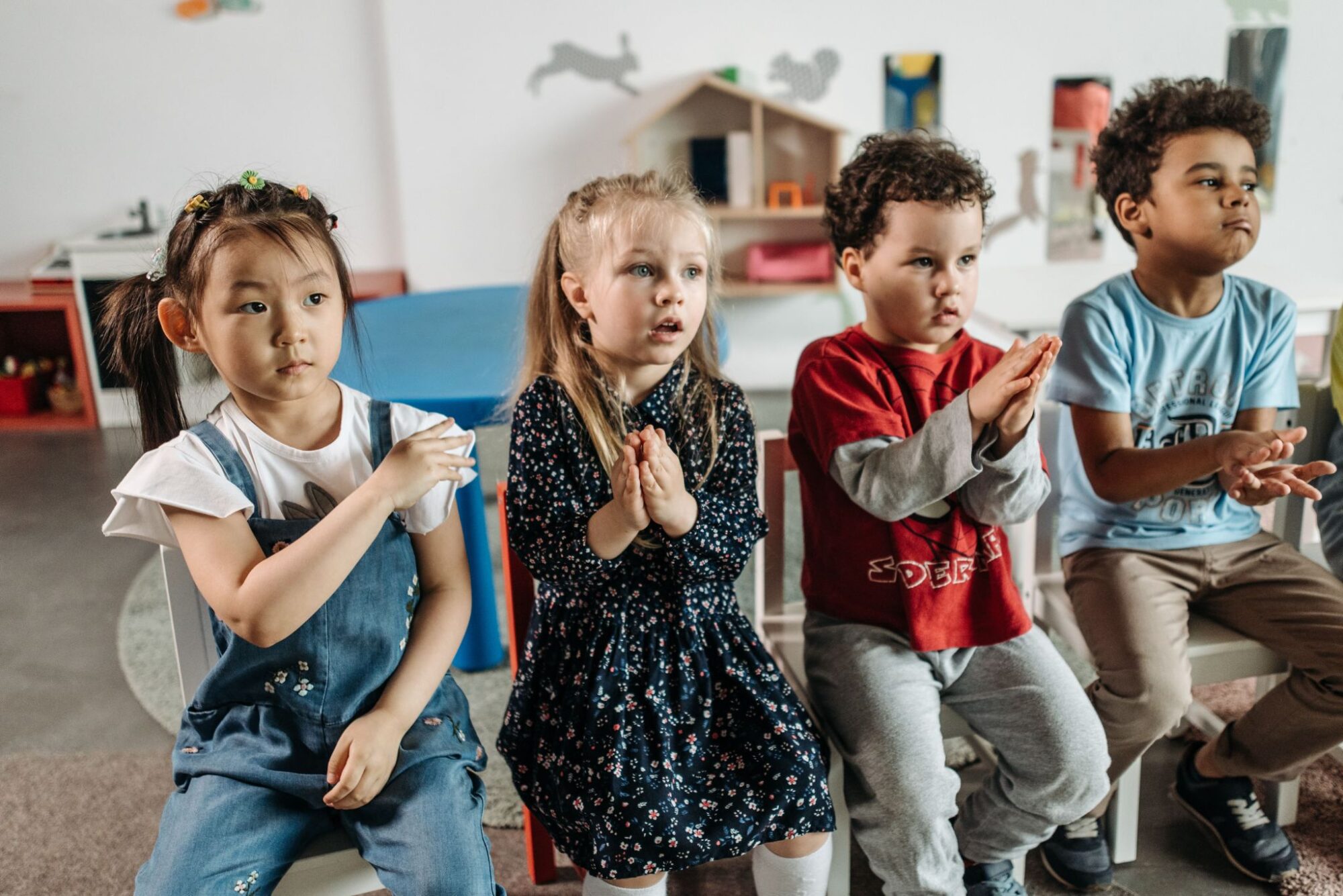 preschoolers taking music lessons