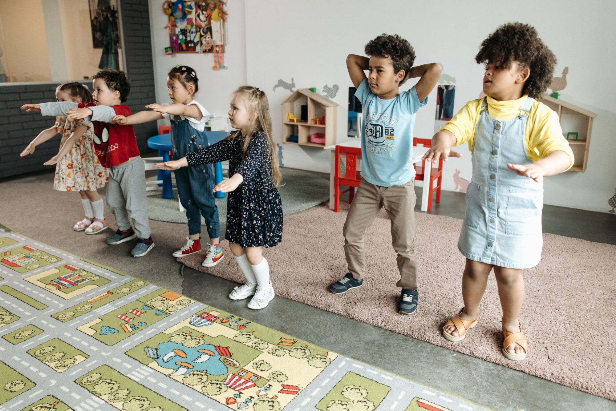 preschoolers dancing and stomping in music lessons